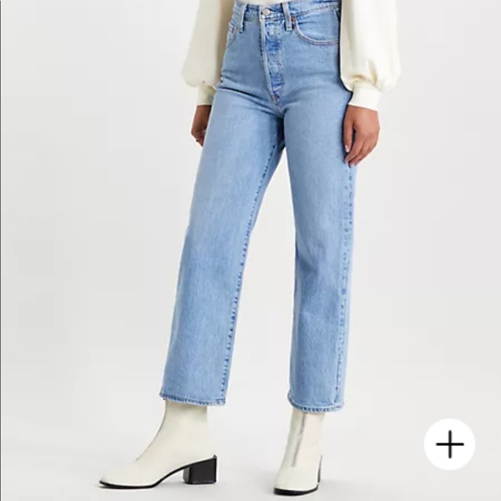 LEVI’S RIBCAGE JEANS- Size 29- Medium Wash
